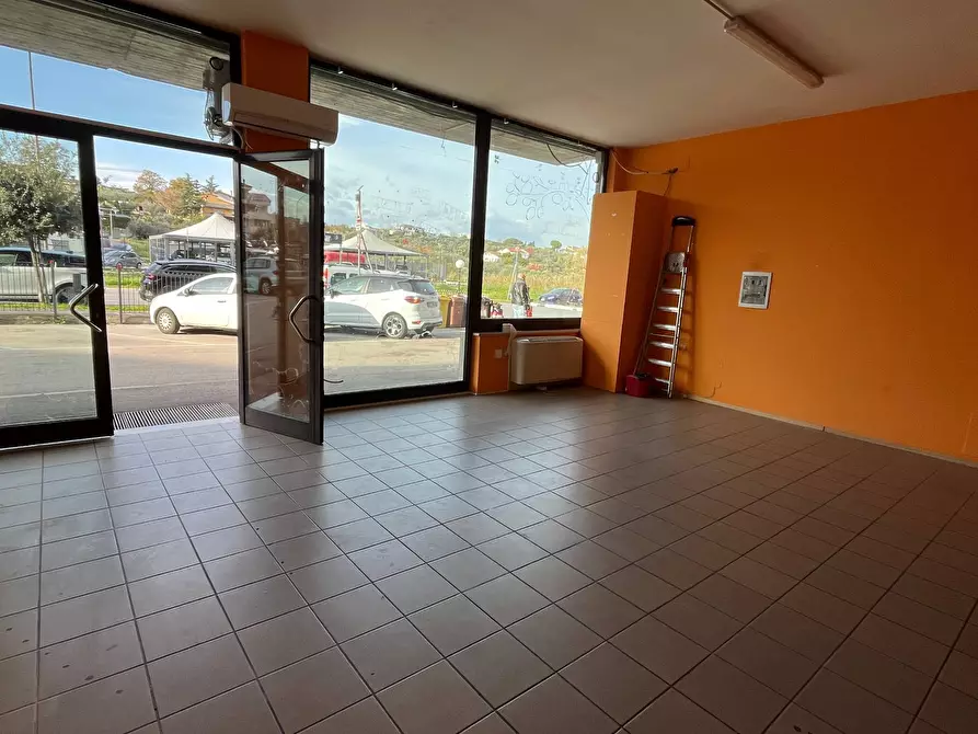 Immagine 9 di Locale commerciale in affitto  in CIRCONVALLAZIONE ISTONIENSE a Vasto