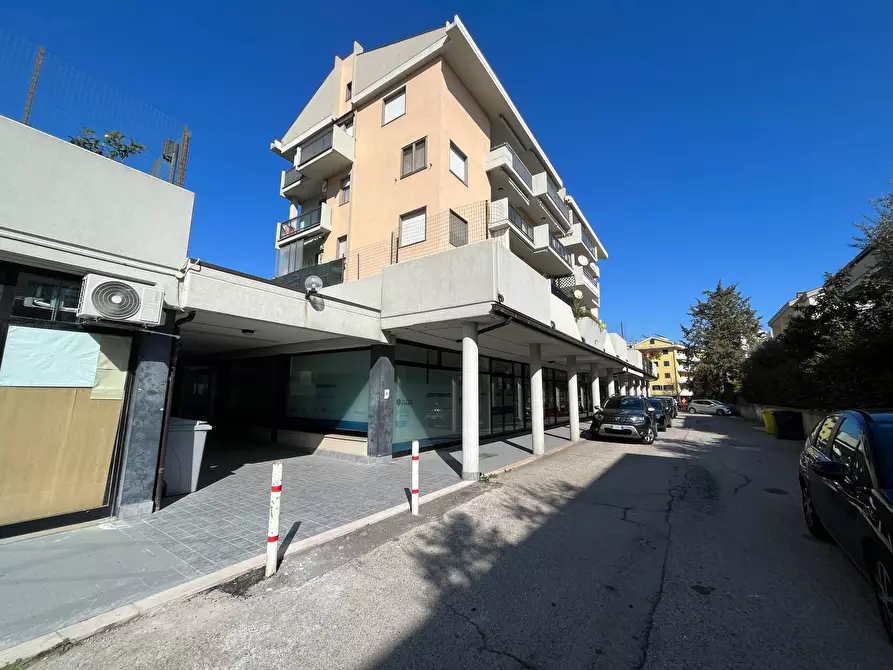 Immagine 4 di Locale commerciale in vendita  in VIA MADDALENA a Vasto