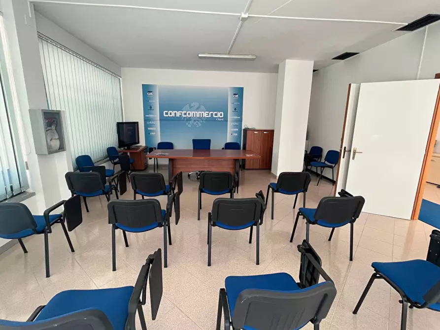 Immagine 9 di Locale commerciale in vendita  in VIA MADDALENA a Vasto