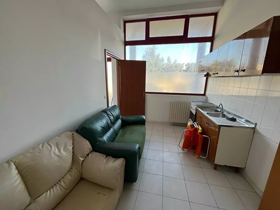 Immagine 5 di Locale commerciale in vendita  in PIAZZA ABRUZZO a San Salvo