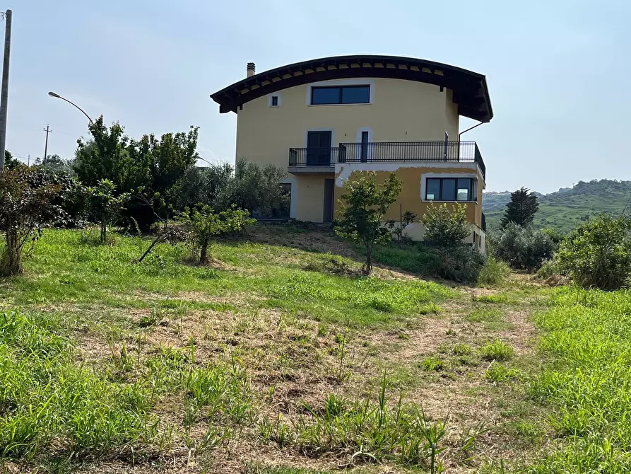 Immagine 1 di Villa in vendita  in VIA MONTEVECCHIO a Vasto