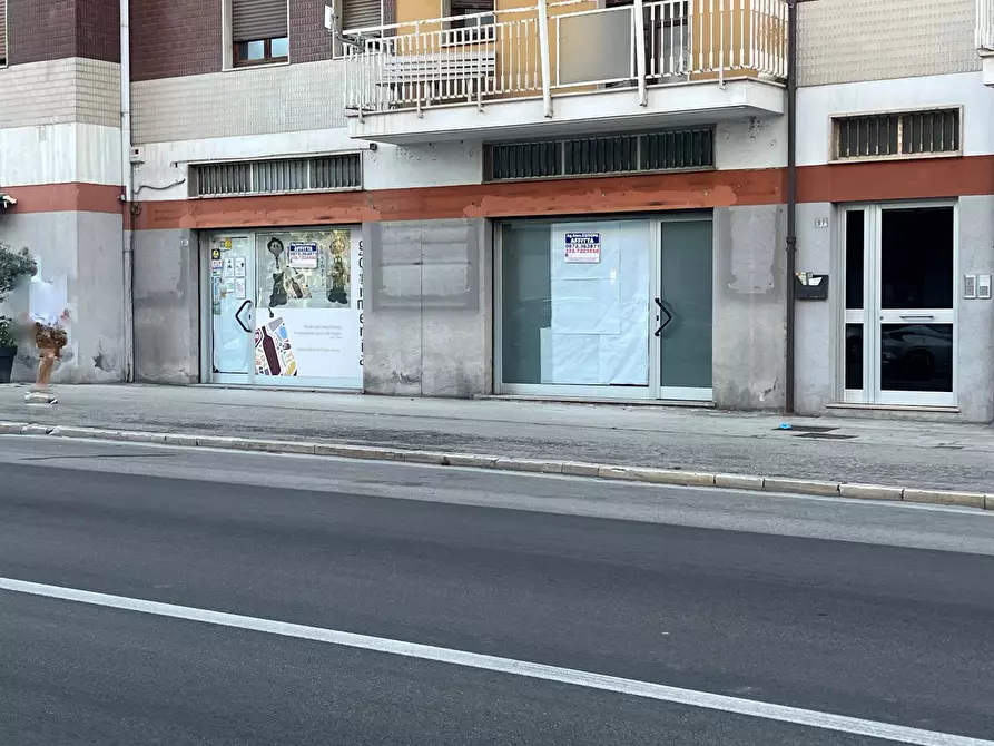 Immagine 9 di Locale commerciale in affitto  in VIA CICCARONE a Vasto