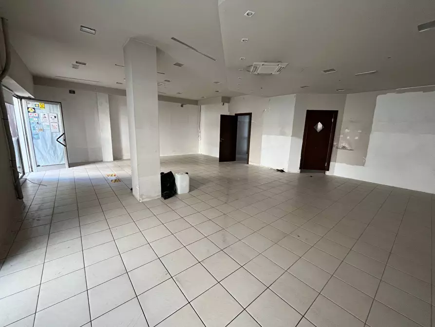 Immagine 3 di Locale commerciale in affitto  in VIA CICCARONE a Vasto