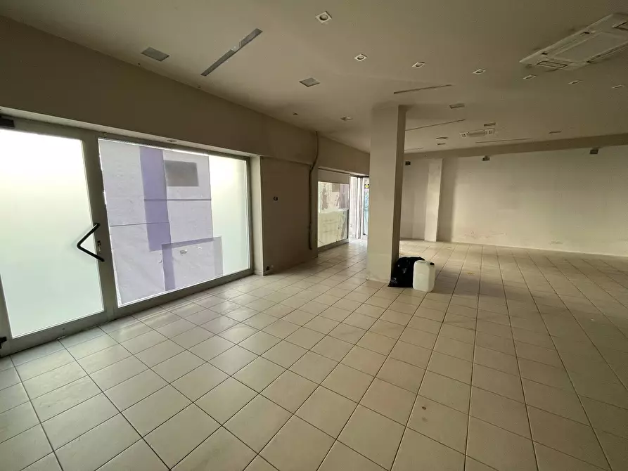 Immagine 2 di Locale commerciale in affitto  in VIA CICCARONE a Vasto