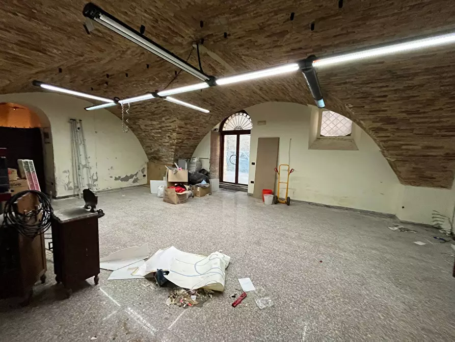 Immagine 9 di Locale commerciale in affitto  in VIA VESCOVADO a Vasto