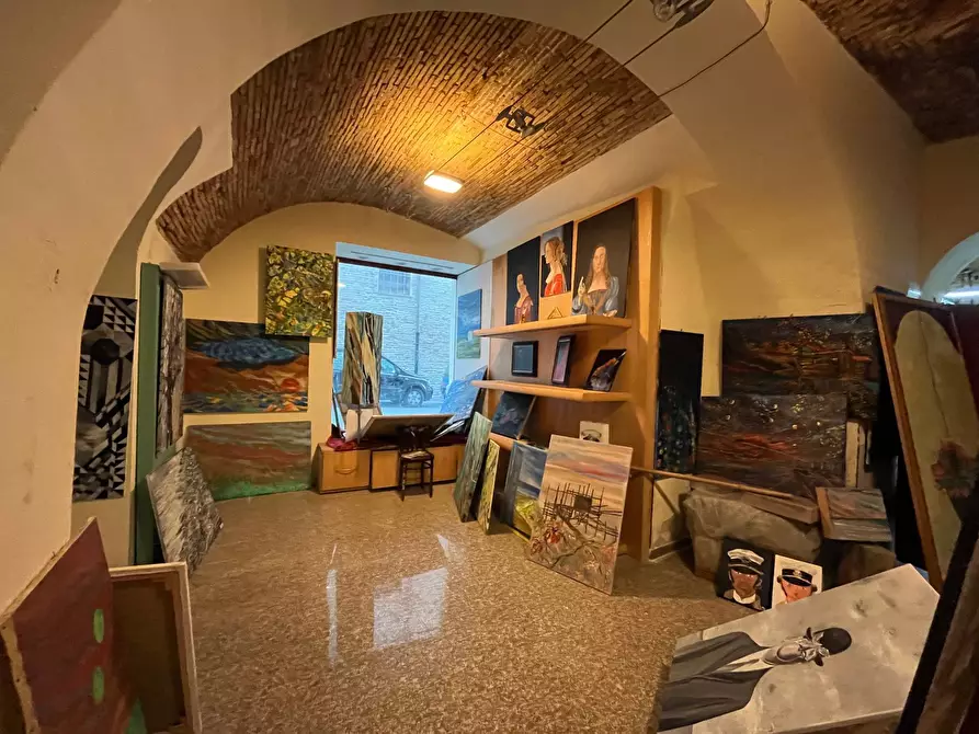 Immagine 11 di Locale commerciale in affitto  in VIA VESCOVADO a Vasto