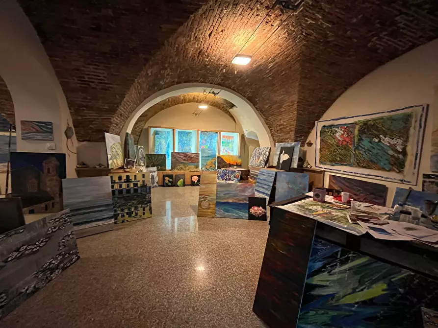 Immagine 13 di Locale commerciale in affitto  in VIA VESCOVADO a Vasto