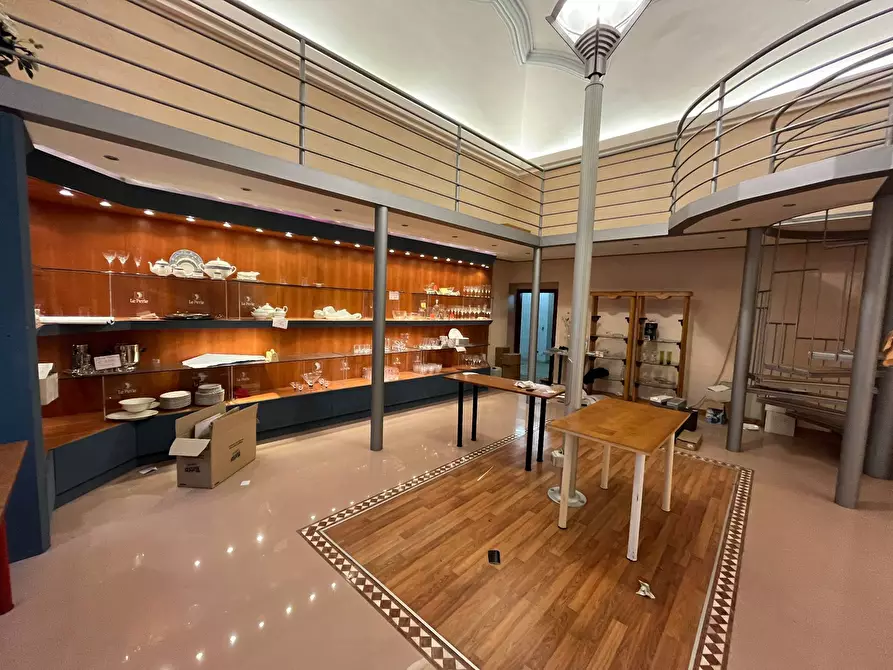 Immagine 4 di Locale commerciale in affitto  in VIA VESCOVADO a Vasto