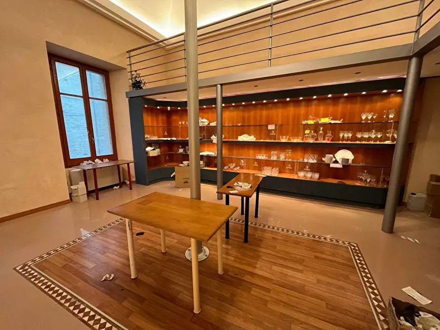 Immagine 16 di Locale commerciale in affitto  in VIA VESCOVADO a Vasto