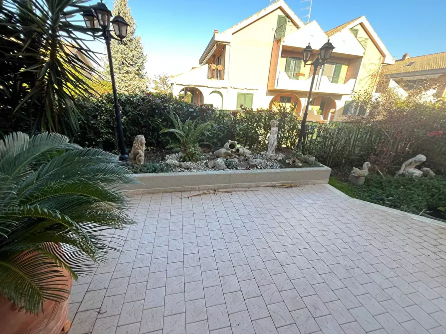 Immagine 4 di Villa in vendita  in VIA INCORONATA a Vasto