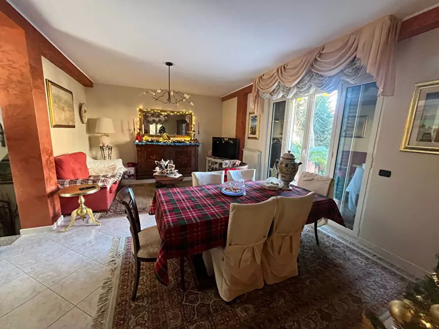 Immagine 12 di Villa in vendita  in VIA INCORONATA a Vasto