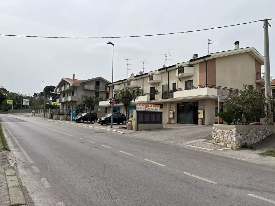 Immagine 2 di Locale commerciale in vendita  in VIA INCORONATA a Vasto