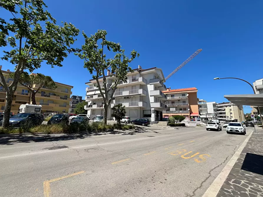 Immagine 4 di Locale commerciale in affitto  in VIA DEI CONTI RICCI a Vasto