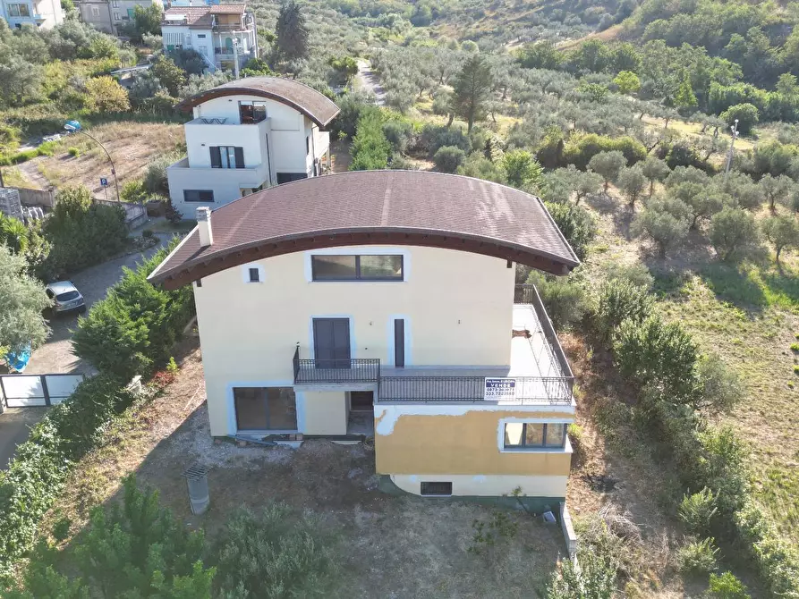 Immagine 2 di Villa in vendita  in VIA MONTEVECCHIO a Vasto