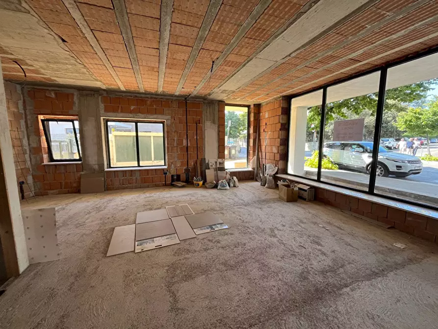 Immagine 2 di Locale commerciale in vendita  in VIA MARCO POLO a Vasto