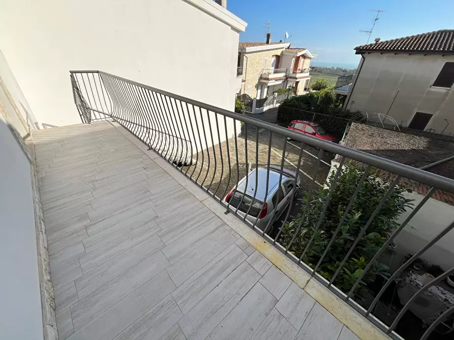 Immagine 8 di Casa indipendente in vendita  in VIA INCORONATA a Vasto