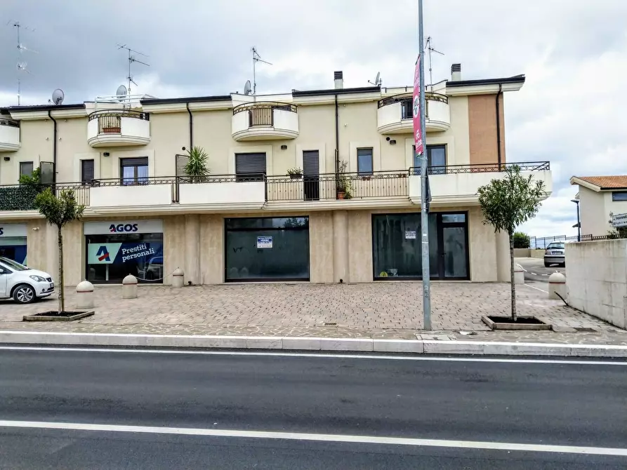 Immagine 8 di Locale commerciale in affitto  in VIA INCORONATA a Vasto