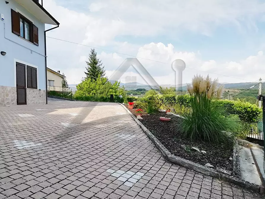 Immagine 2 di Villa in vendita  in Via Duca Abruzzi a Villa Sant'angelo