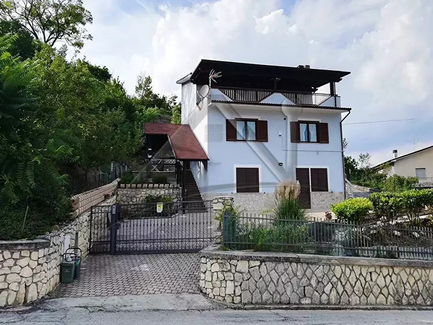 Immagine 1 di Villa in vendita  in Via Duca Abruzzi a Villa Sant'angelo