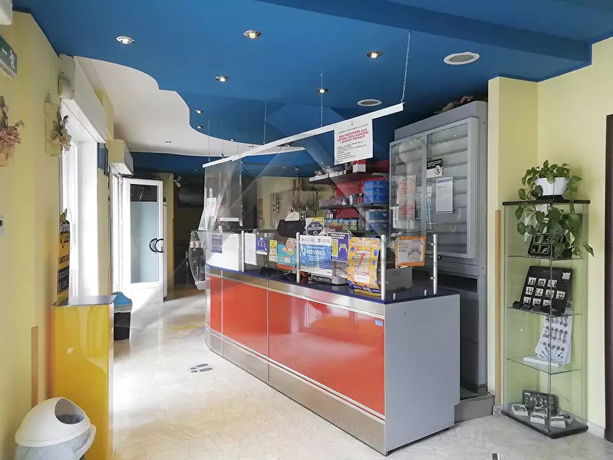 Immagine 3 di Locale commerciale in vendita  in Piazza Duomo a L'aquila