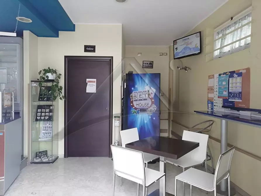 Immagine 4 di Locale commerciale in vendita  in Piazza Duomo a L'aquila