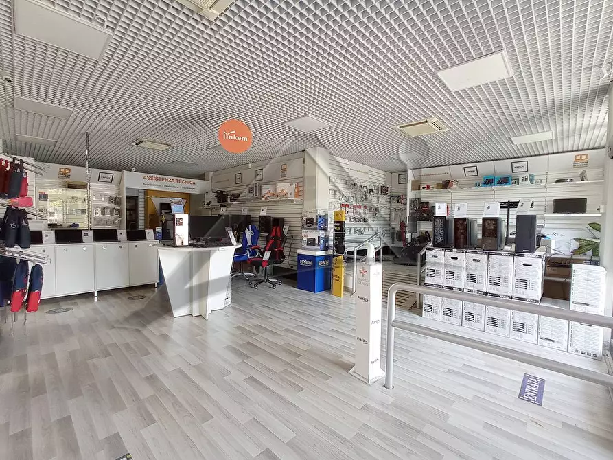 Immagine 5 di Locale commerciale in vendita  in Viale San Giovanni Bosco a L'aquila