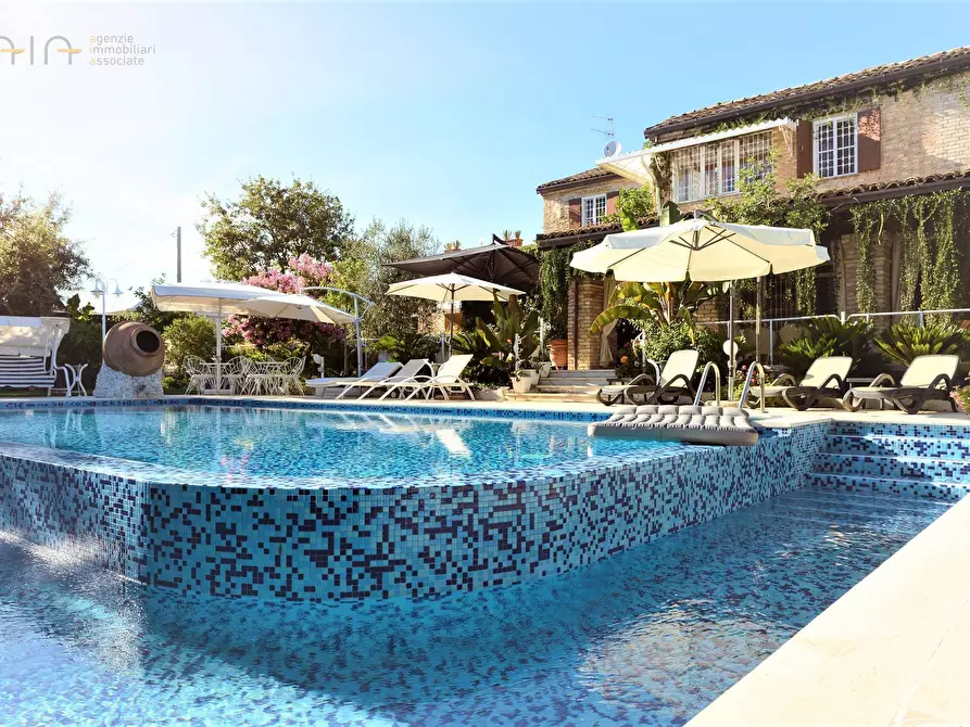 Immagine 22 di Rustico / casale in vendita  in Contrada Rio Moro a Colonnella