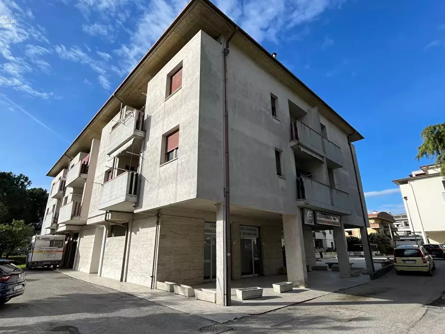 Immagine 1 di Locale commerciale in affitto  in via Salaria a Spinetoli