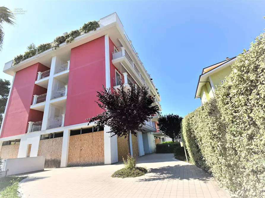 Immagine 6 di Locale commerciale in vendita  in Via C. battisti a Martinsicuro