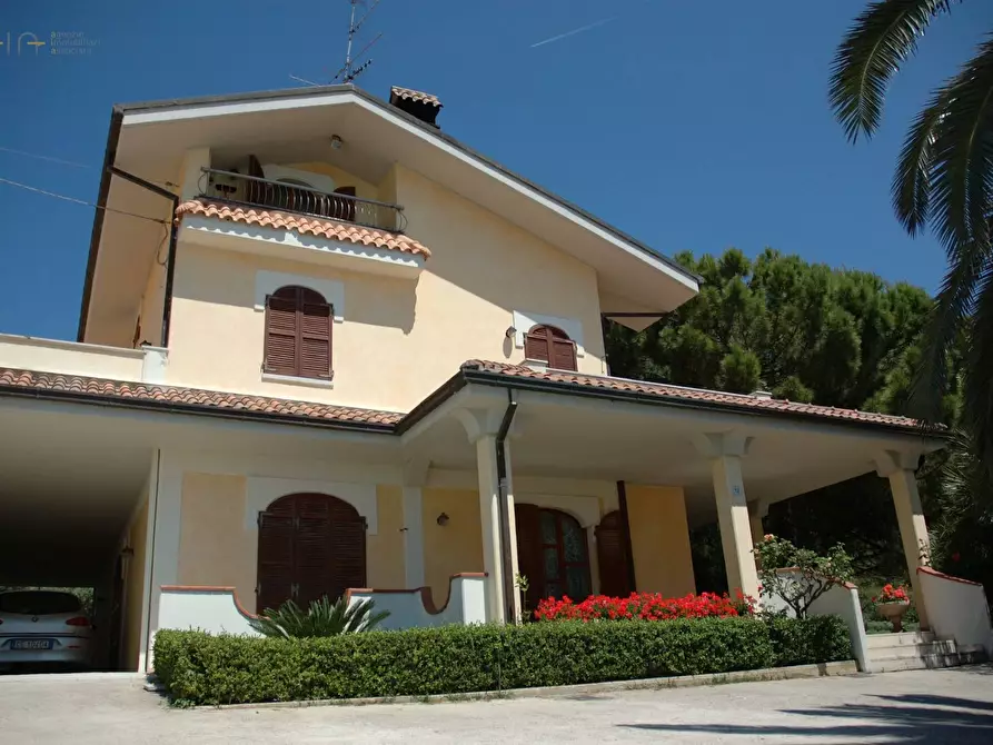 Immagine 1 di Villa in vendita  in Contrada Monte Cretaccio a San Benedetto Del Tronto