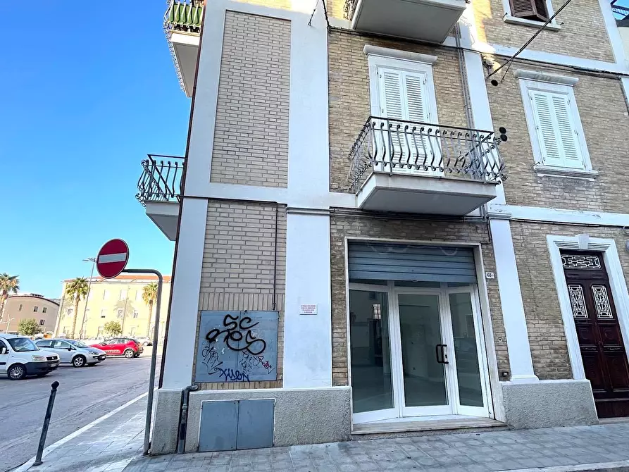 Immagine 20 di Locale commerciale in vendita  in Via Calatafimi a San Benedetto Del Tronto