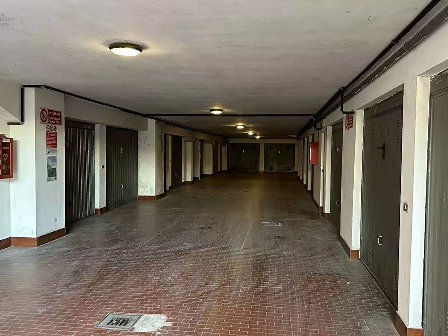 Immagine 5 di Box auto in vendita  in Via Cola d?amatrice a Ascoli Piceno