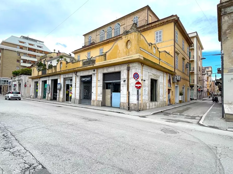 Immagine 1 di Locale commerciale in affitto  in Viale Antonio Gramsci a San Benedetto Del Tronto