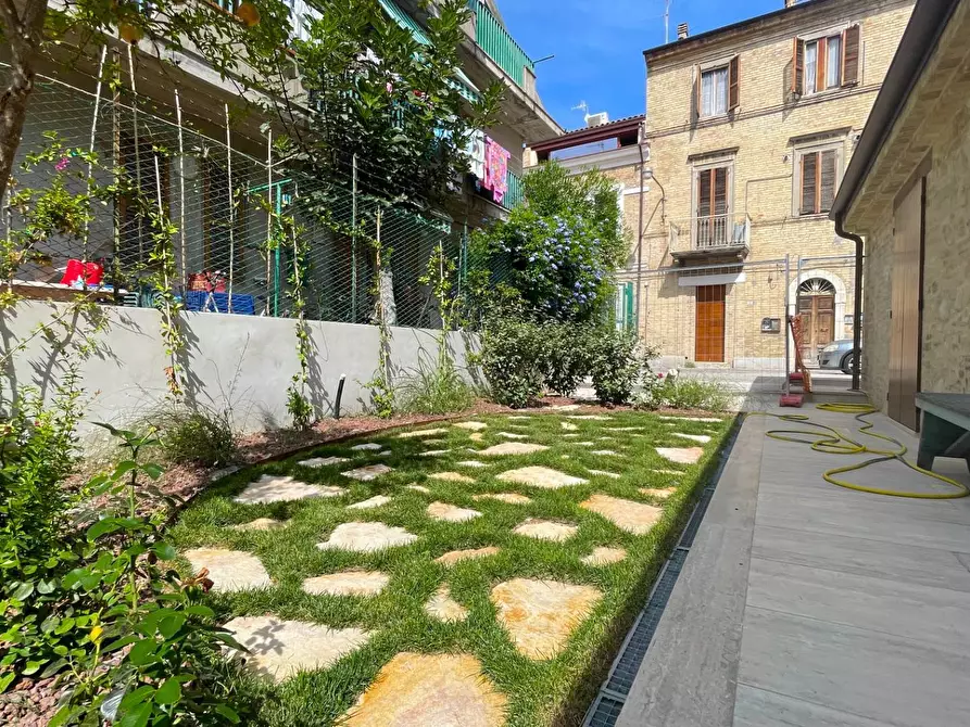 Immagine 10 di Casa indipendente in vendita  in Via Degli Orti a San Benedetto Del Tronto