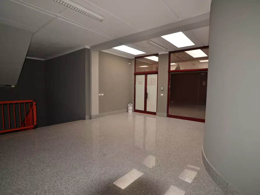 Immagine 3 di Locale commerciale in affitto  in Via Pomezia a San Benedetto Del Tronto