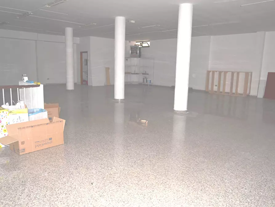 Immagine 2 di Locale commerciale in vendita  in Via Alfieri a San Benedetto Del Tronto