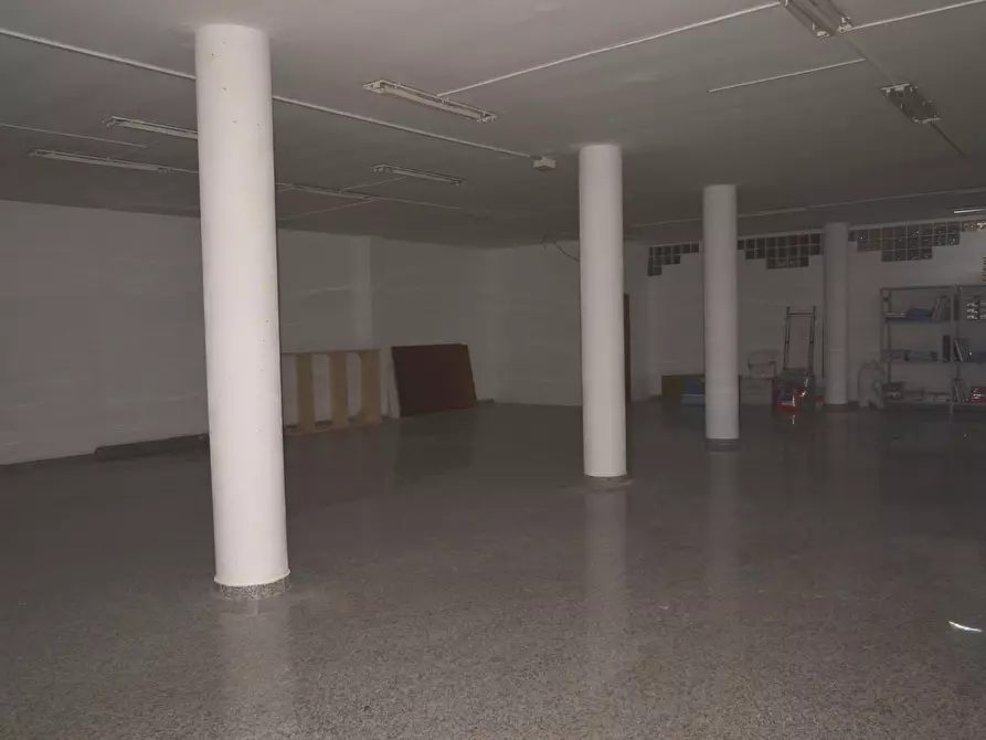 Immagine 3 di Locale commerciale in vendita  in Via Alfieri a San Benedetto Del Tronto