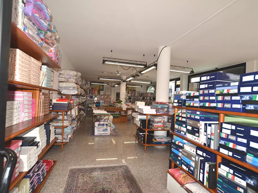 Immagine 4 di Locale commerciale in vendita  in Via Alfieri a San Benedetto Del Tronto