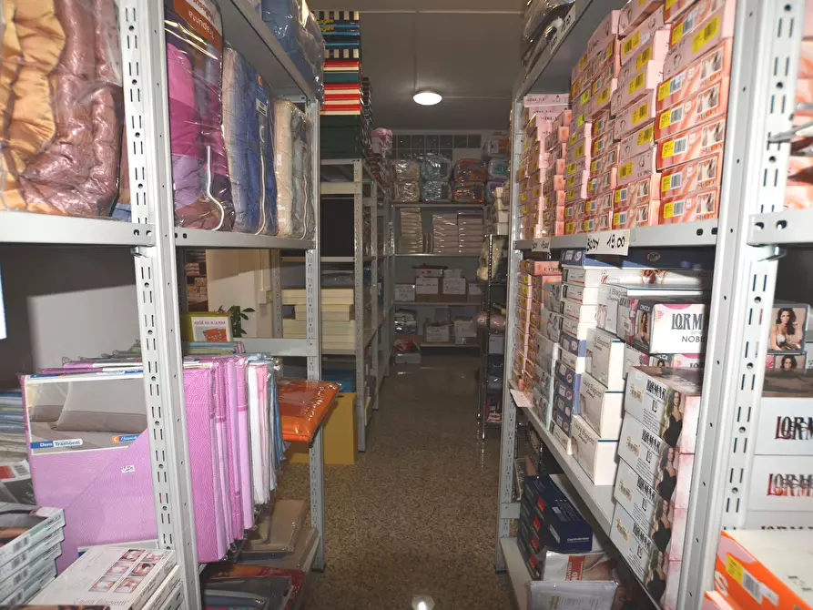 Immagine 8 di Locale commerciale in vendita  in Via Alfieri a San Benedetto Del Tronto