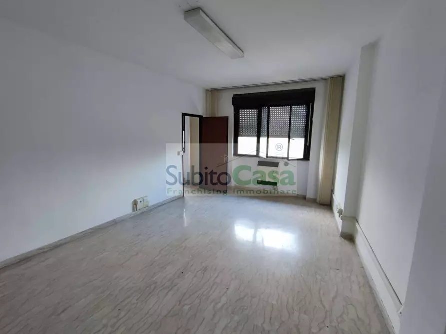 Immagine 3 di Ufficio in affitto  in via benedetto croce a Chieti