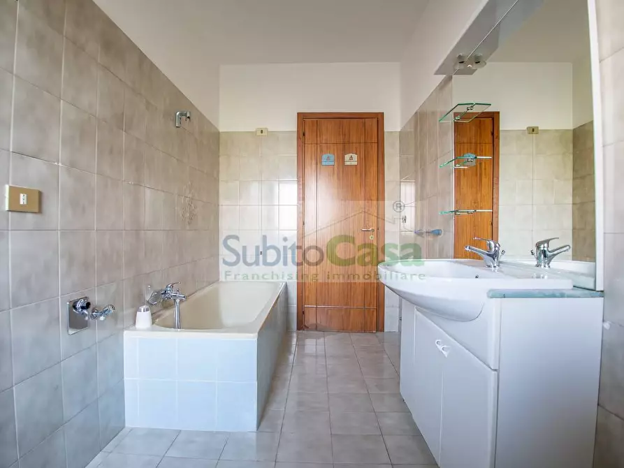 Immagine 12 di Appartamento in vendita  in Via Dei Frentani a Chieti