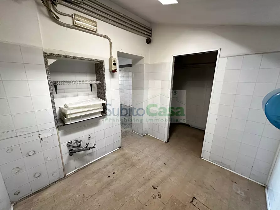 Immagine 8 di Locale commerciale in affitto  in Piazza Marconi a Chieti