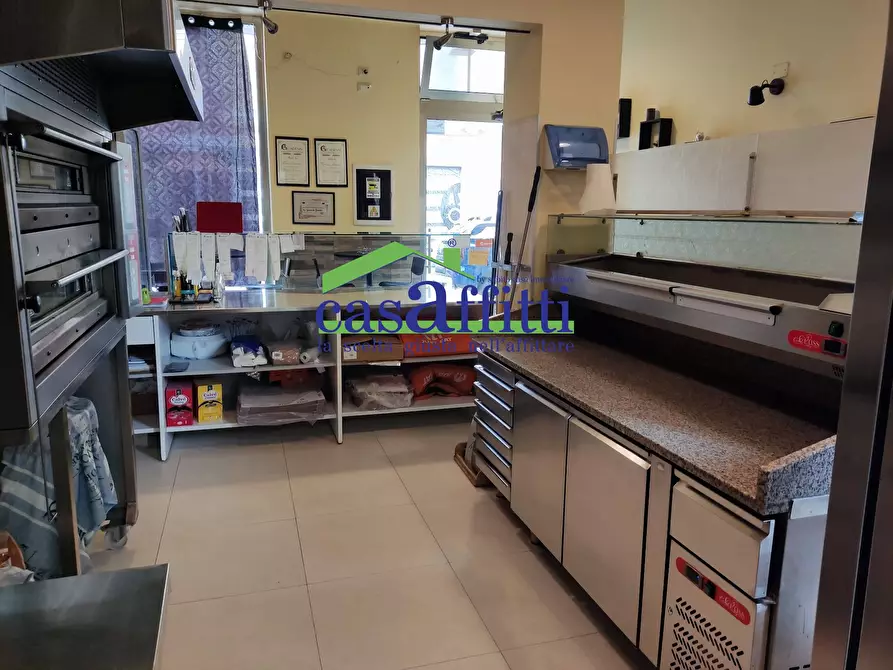 Immagine 11 di Locale commerciale in affitto  in Viale B. Croce a Chieti