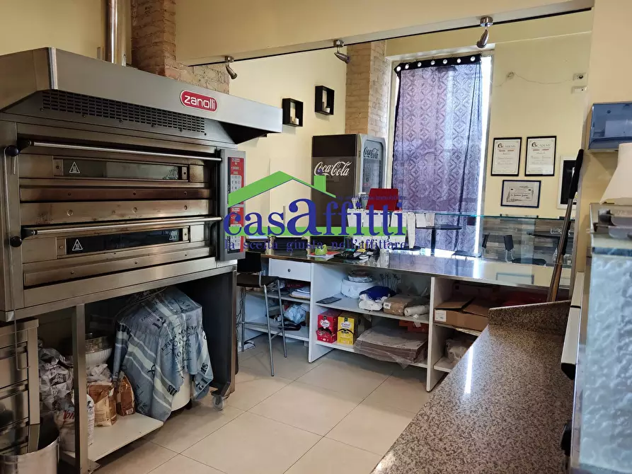 Immagine 12 di Locale commerciale in affitto  in Viale B. Croce a Chieti