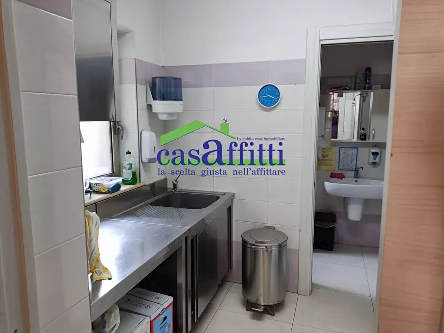 Immagine 15 di Locale commerciale in affitto  in Viale B. Croce a Chieti