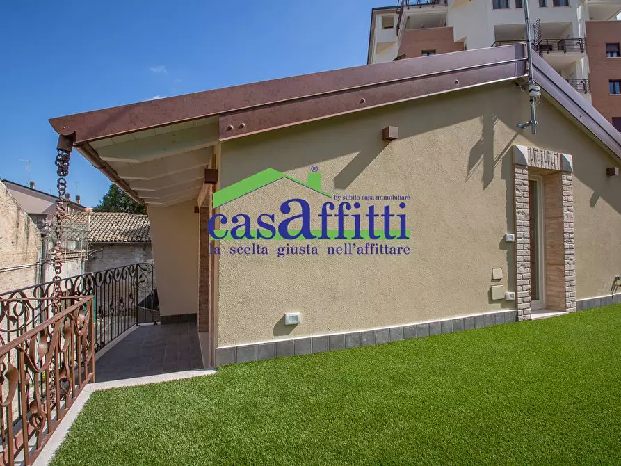 Immagine 22 di Villa in affitto  in Viale B. Croce a Chieti