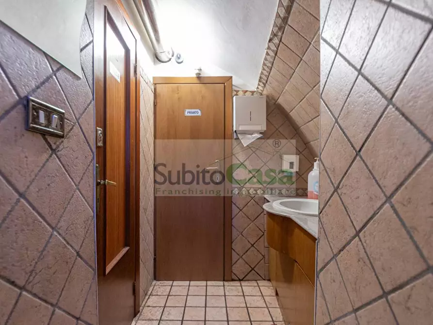 Immagine 13 di Attività commerciale in vendita  in Via Arcivescovado a Chieti