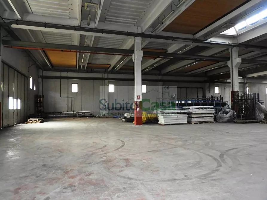 Immagine 2 di Capannone industriale in vendita  in Via Po a San Giovanni Teatino