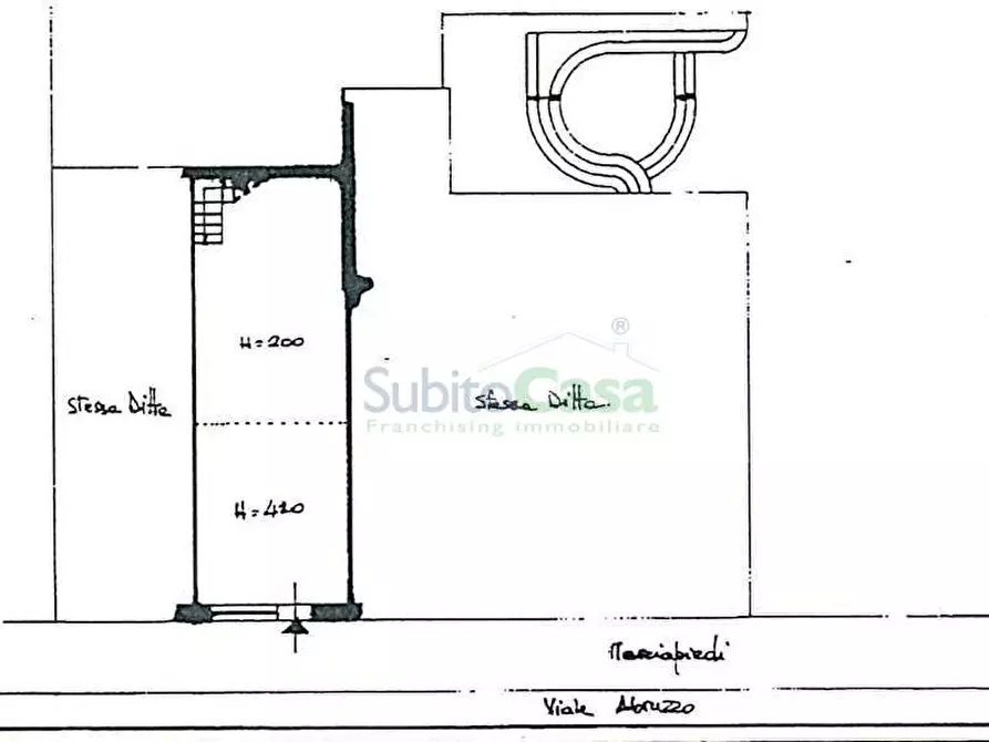 Immagine 1 di Locale commerciale in affitto  in Viale Abruzzo a Chieti