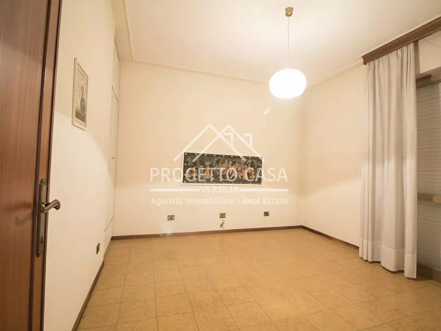 Immagine 24 di Appartamento in vendita  in Via Bari a Viareggio